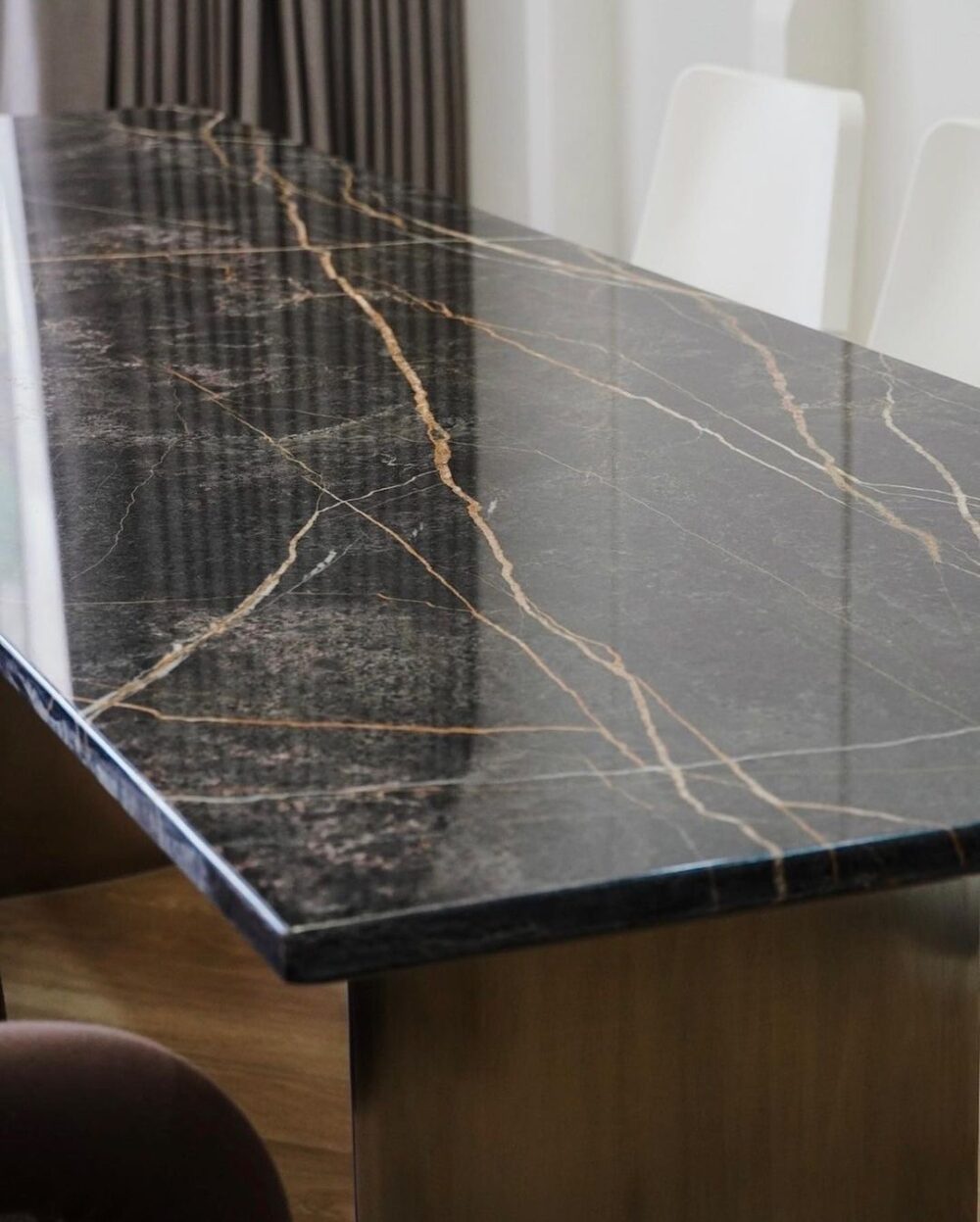 Saint laurent table top